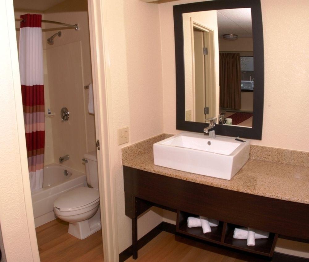 Red Roof Inn Plus+ Atlanta - Buckhead Druid Hills Exterior photo