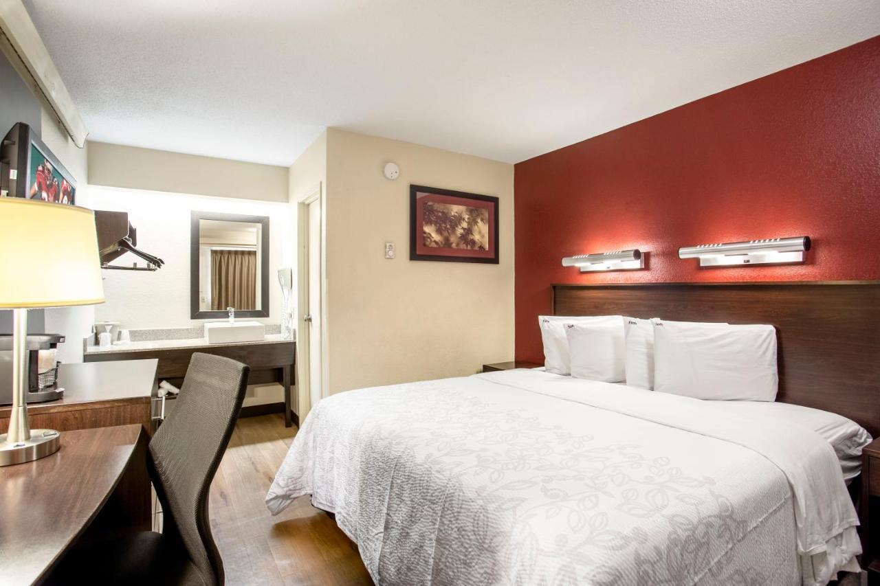 Red Roof Inn Plus+ Atlanta - Buckhead Druid Hills Exterior photo