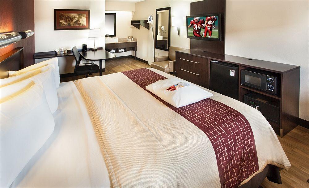 Red Roof Inn Plus+ Atlanta - Buckhead Druid Hills Exterior photo